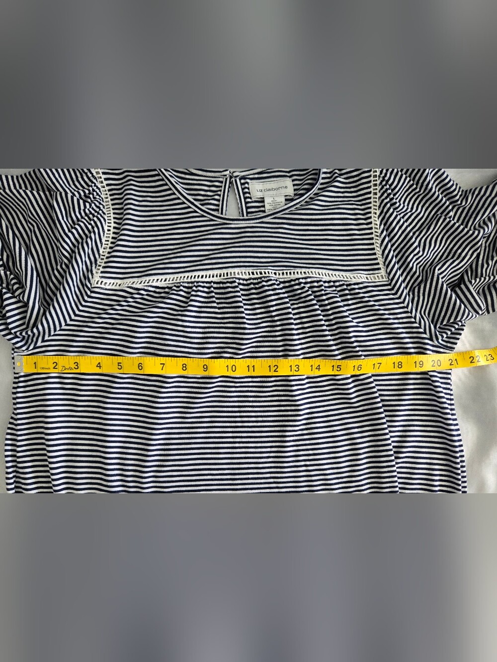 Liz Claiborne Top Sz Large Blue & White 3/4 Flare Sleeves Crochet Accents Euc - Picture 4 of 7